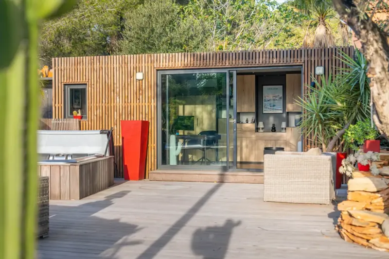 Local professionnel de 20 m², studio en ossature bois Greenkub (Bouches-du-Rhône), vue intérieure