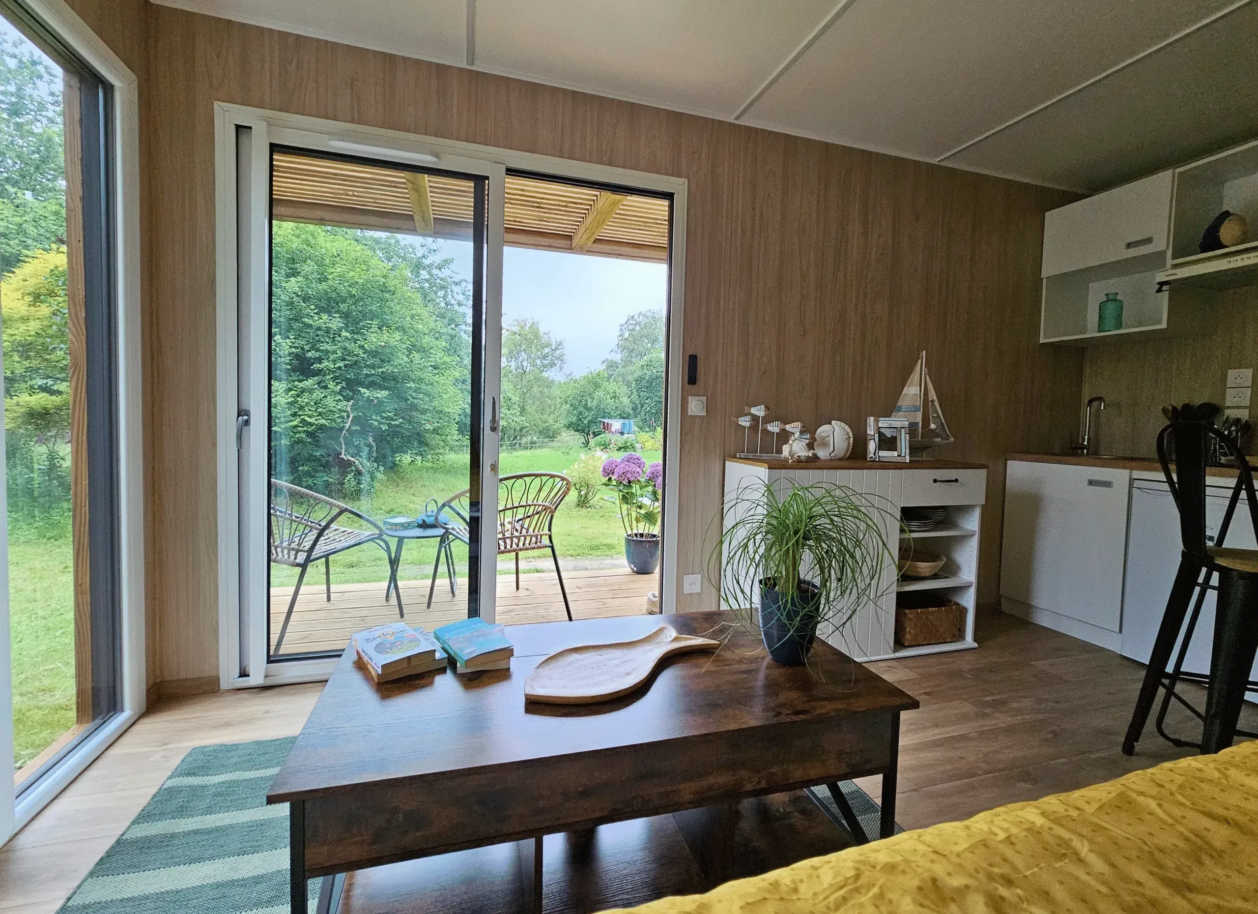 Espace de vie dans un studio de jardin