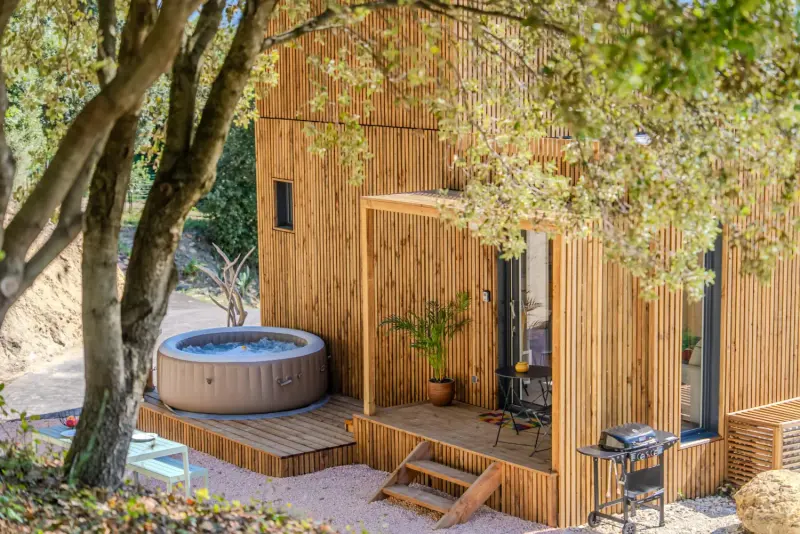 Location saisonnière de 30 m², studio en ossature bois Greenkub (Ardèche), vue extérieure