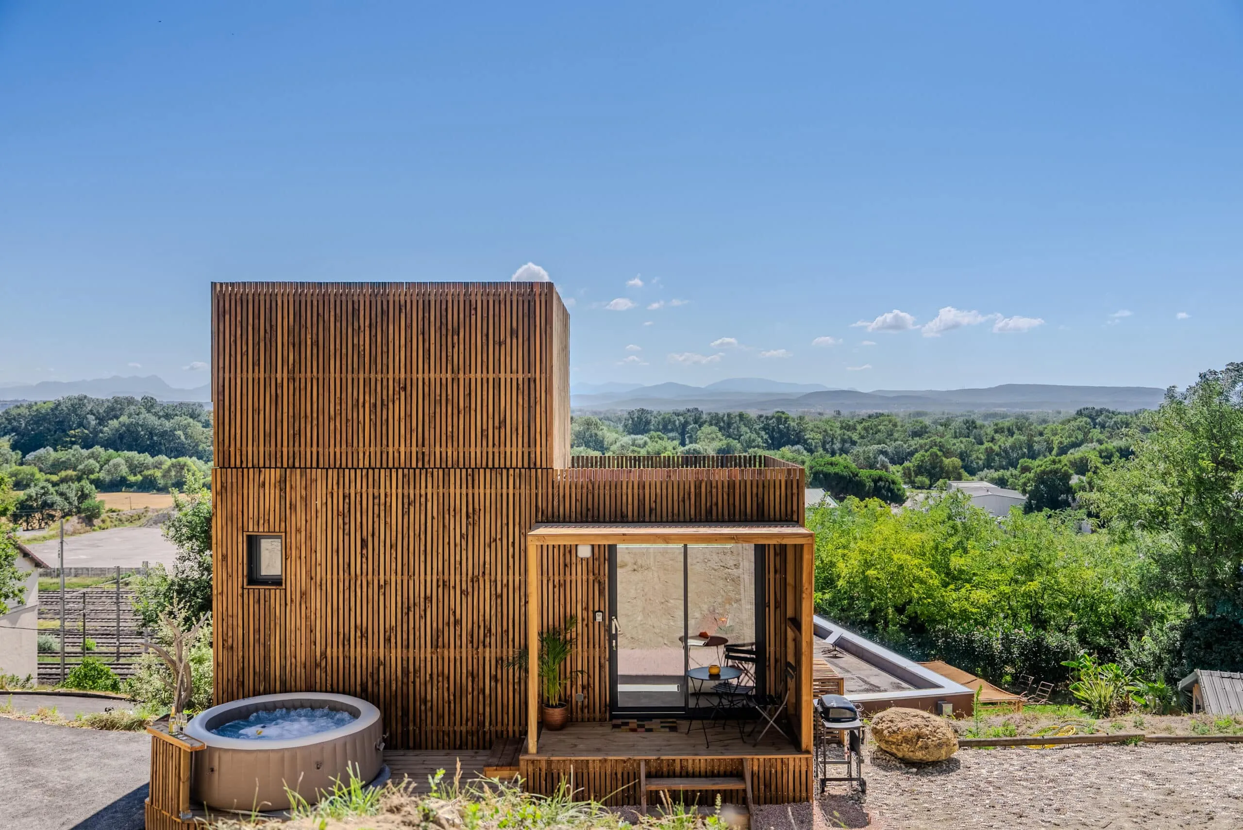 Location saisonnière de 30 m², studio en ossature bois Greenkub (Ardèche), vue extérieure