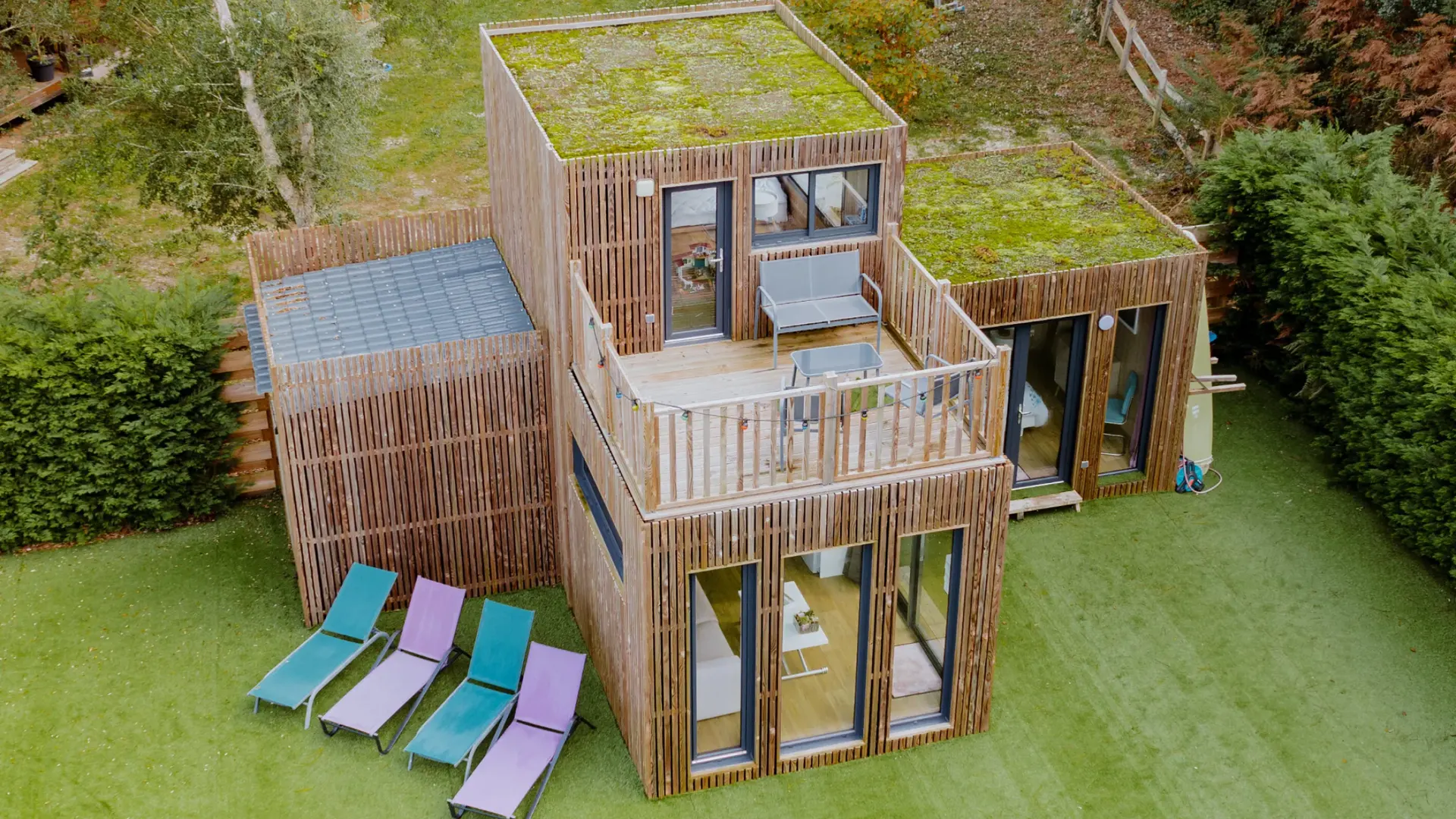 Studio de jardin Greenkub GK40T de 40 m² installé dans un jardin