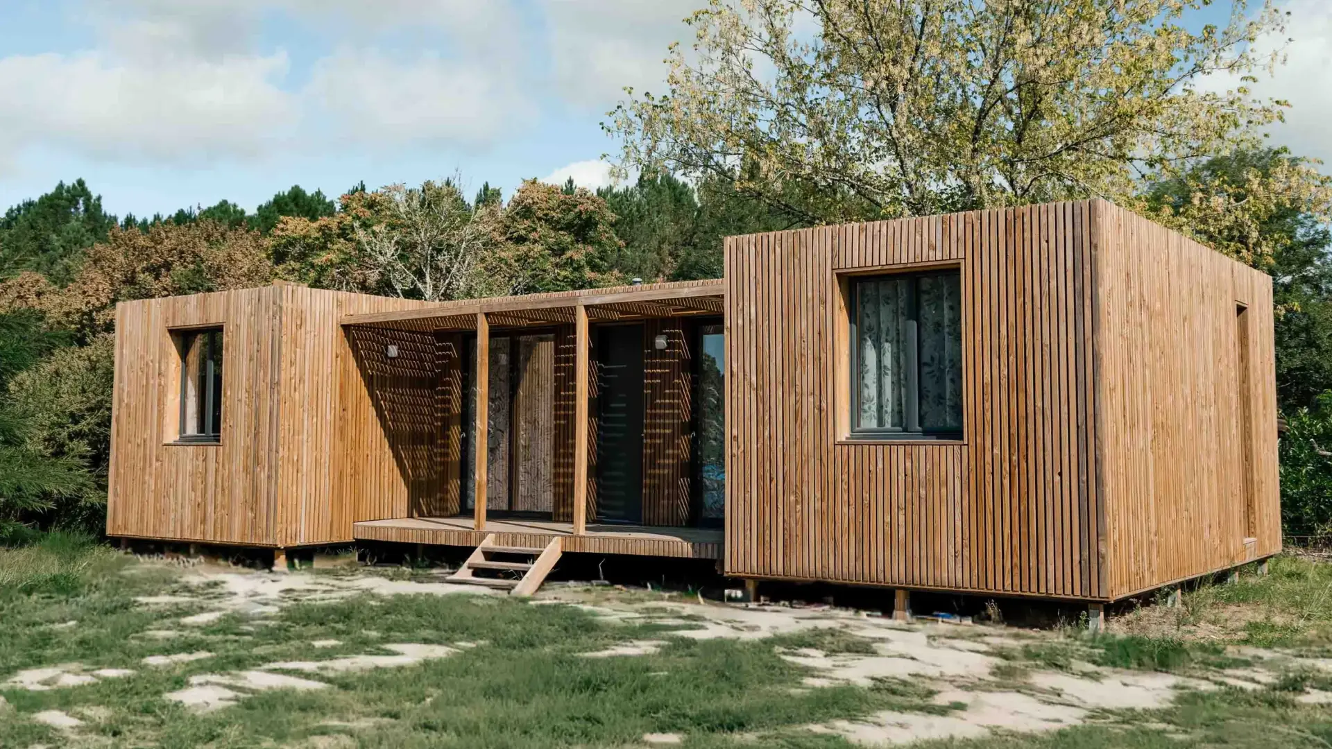 Studio de jardin Greenkub GK50 de 50 m² installé dans un jardin