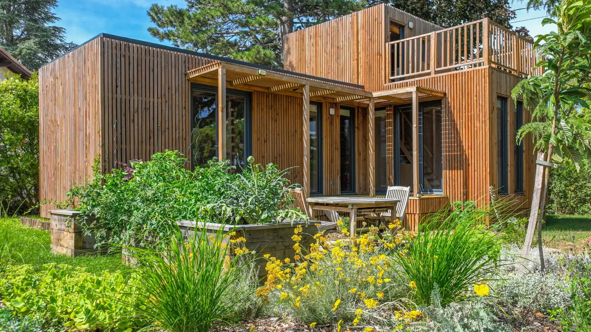 Studio de jardin Greenkub GK50T de 50 m² installé dans un jardin