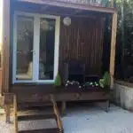 Studio jardin porte blanc
