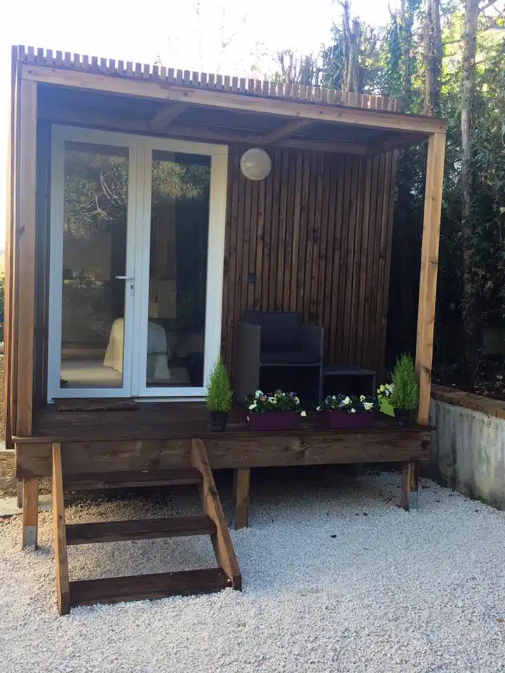 Studio jardin porte blanc