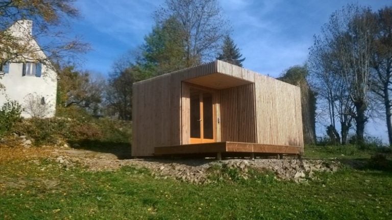 bureau de jardin à toit plat en L