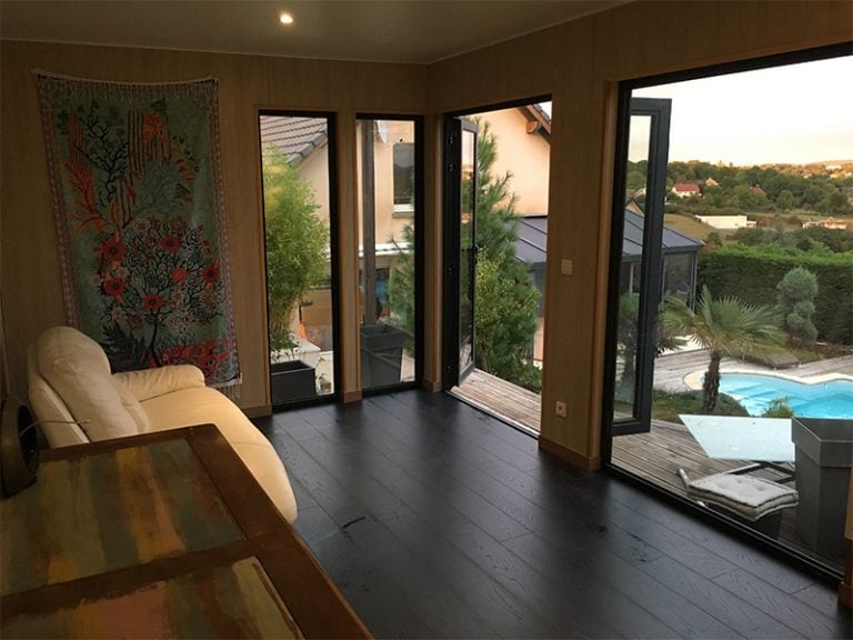 Intérieur d'un pool house