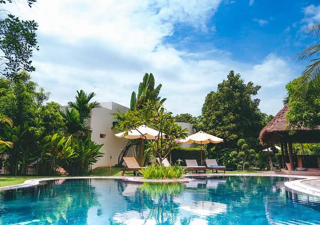 poolhouse studios jardin piscine