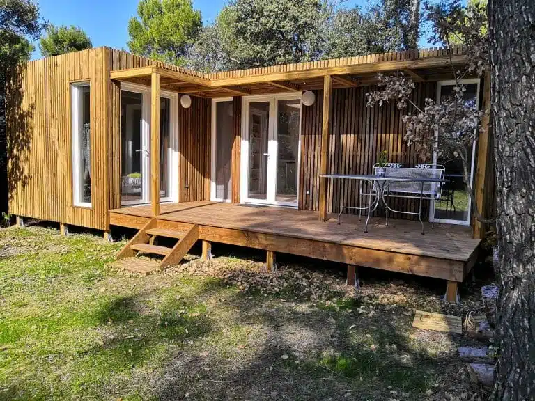 Studio de 30m2 de plain pied avec des menuiseries blanche