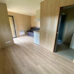 Intérieur vide d'un studio de 20m2