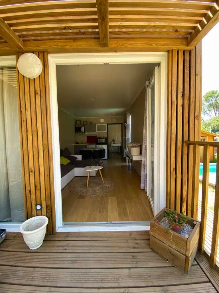 Entrée d'un studio de jardin