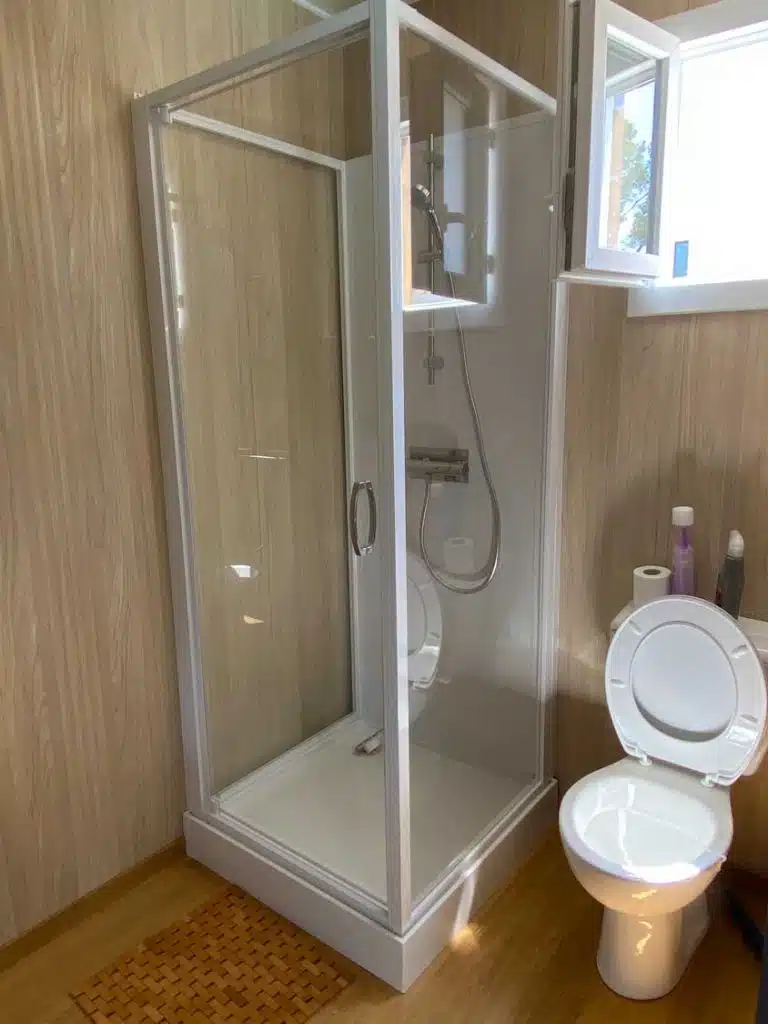 Salle de bain aménagée