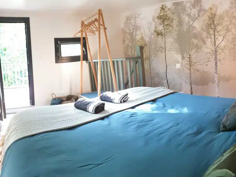 Chambre d'hôte aménagée dans un studio