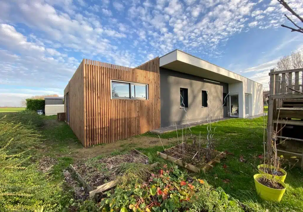 Extension en bois d'une maison moderne