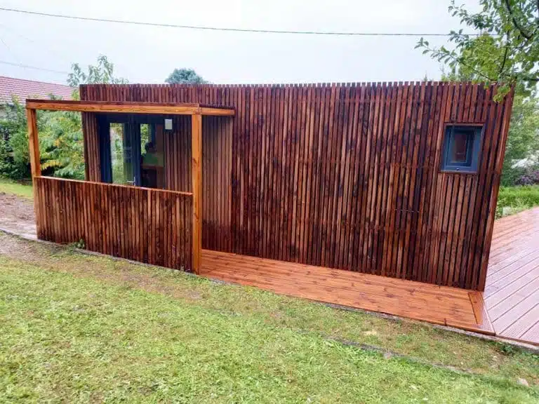Bureau de jardin de 20m2 avec un prolongement de la terrasse