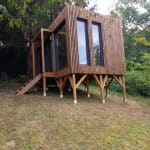 Bureau de jardin en surélévation sur pilotis