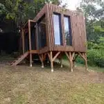 Bureau de jardin en surélévation sur pilotis