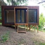 Bureau de jardin sur pilotis