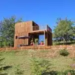 Studio de jardin en bois une une terrasse tropézienne