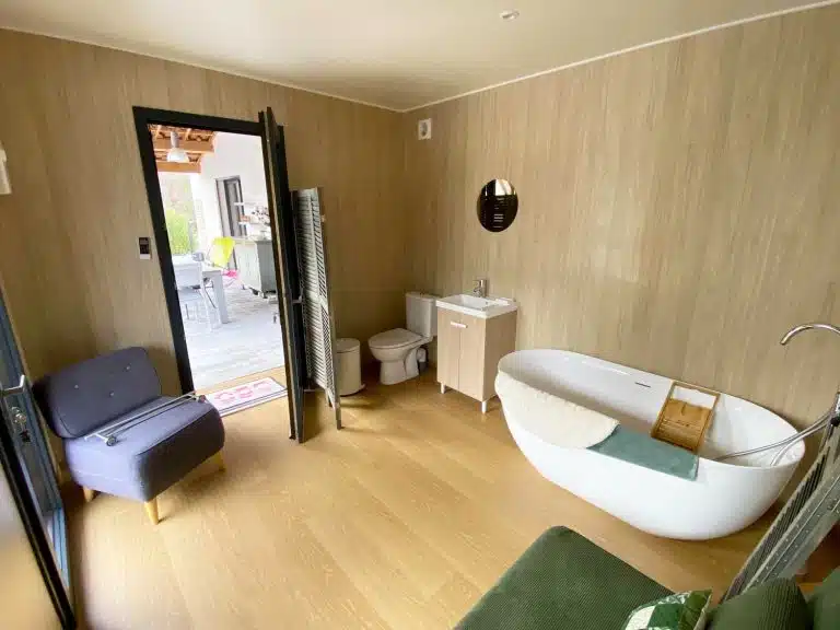 Salle de bain aménagée