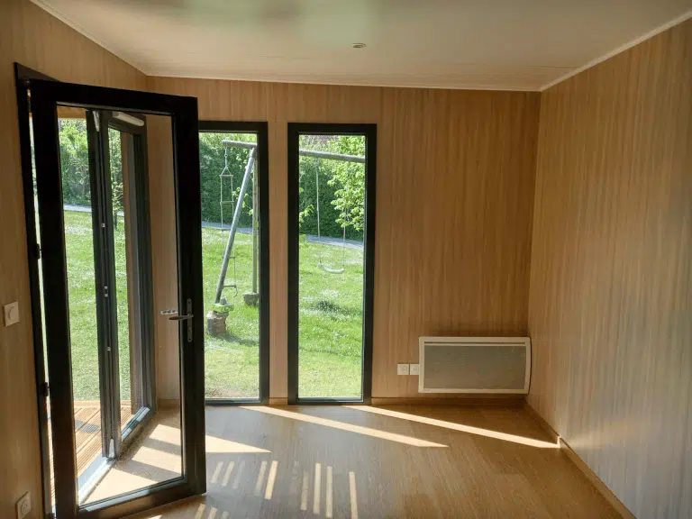 Intérieur vide d'un cabinet de praticien
