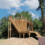 Studio de jardin sur-mesure avec une terrasse et un escalier