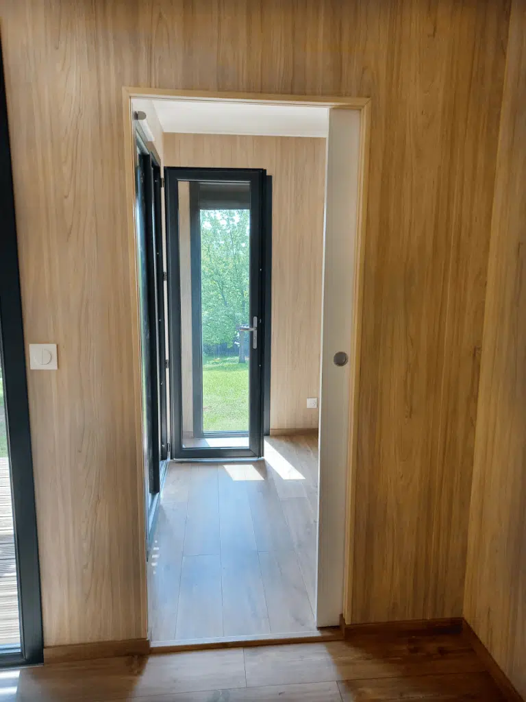 Intérieur d'une chambre d'amis vide