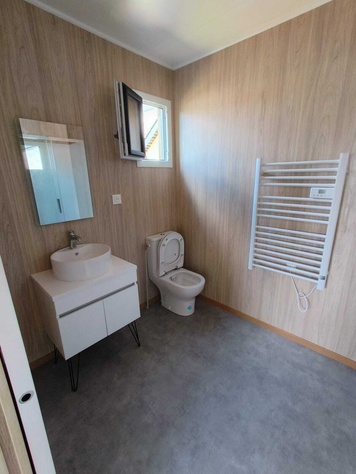Toilette et lavado d'un studio