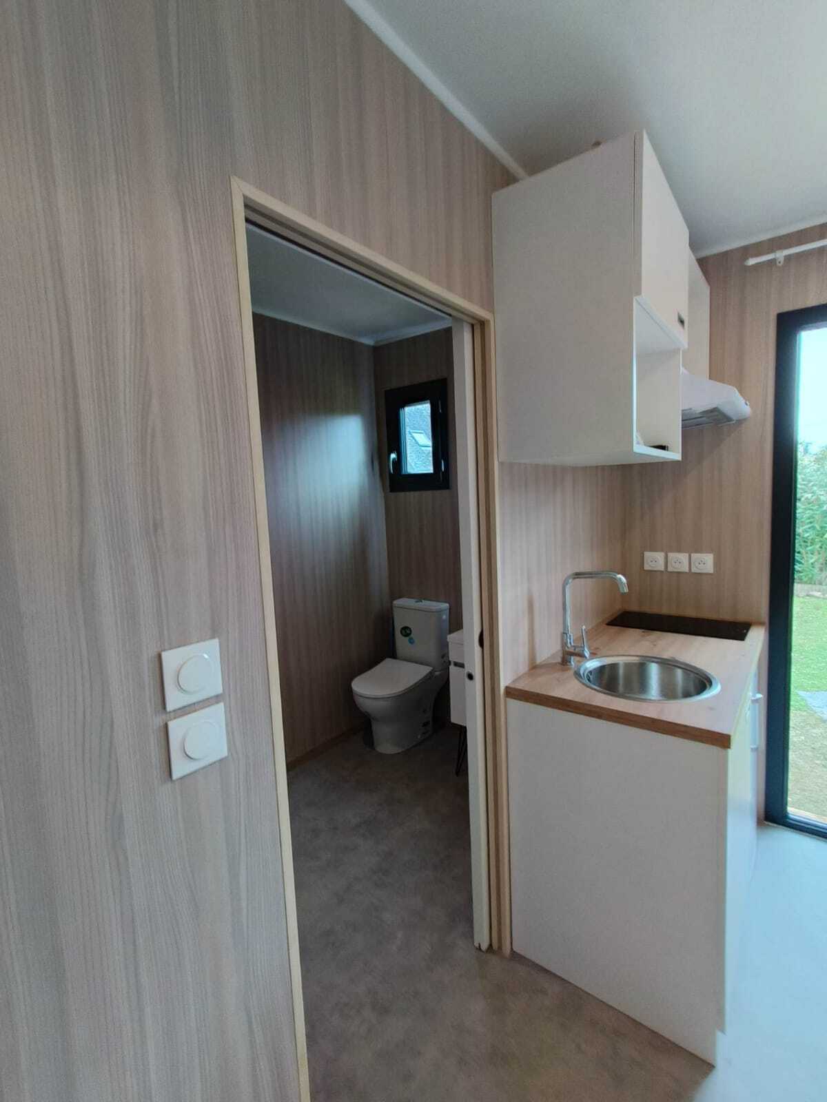 Cuisine et toilette d'un studio