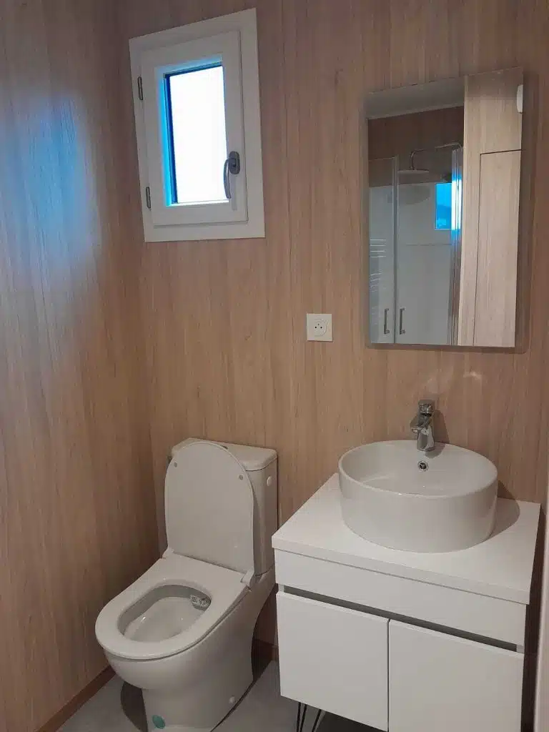 Toilette et lavabo