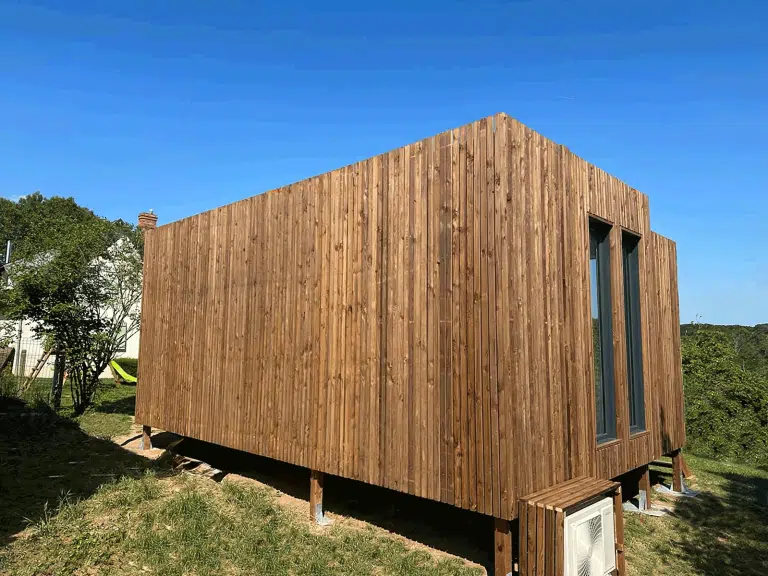 Arrière d'un studio en bois