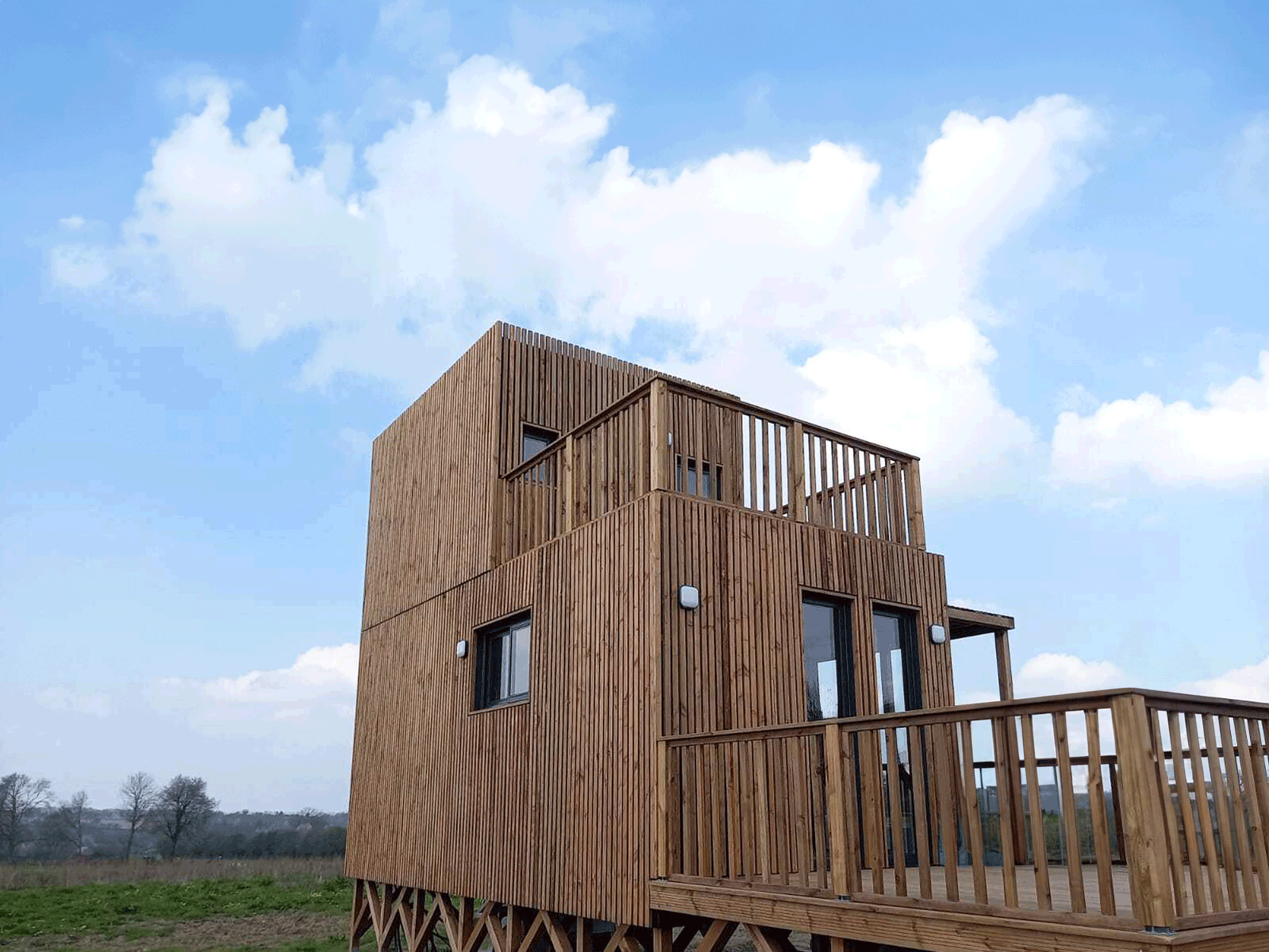 Studio de jardin avec une tropézienne et une extension de terrasse
