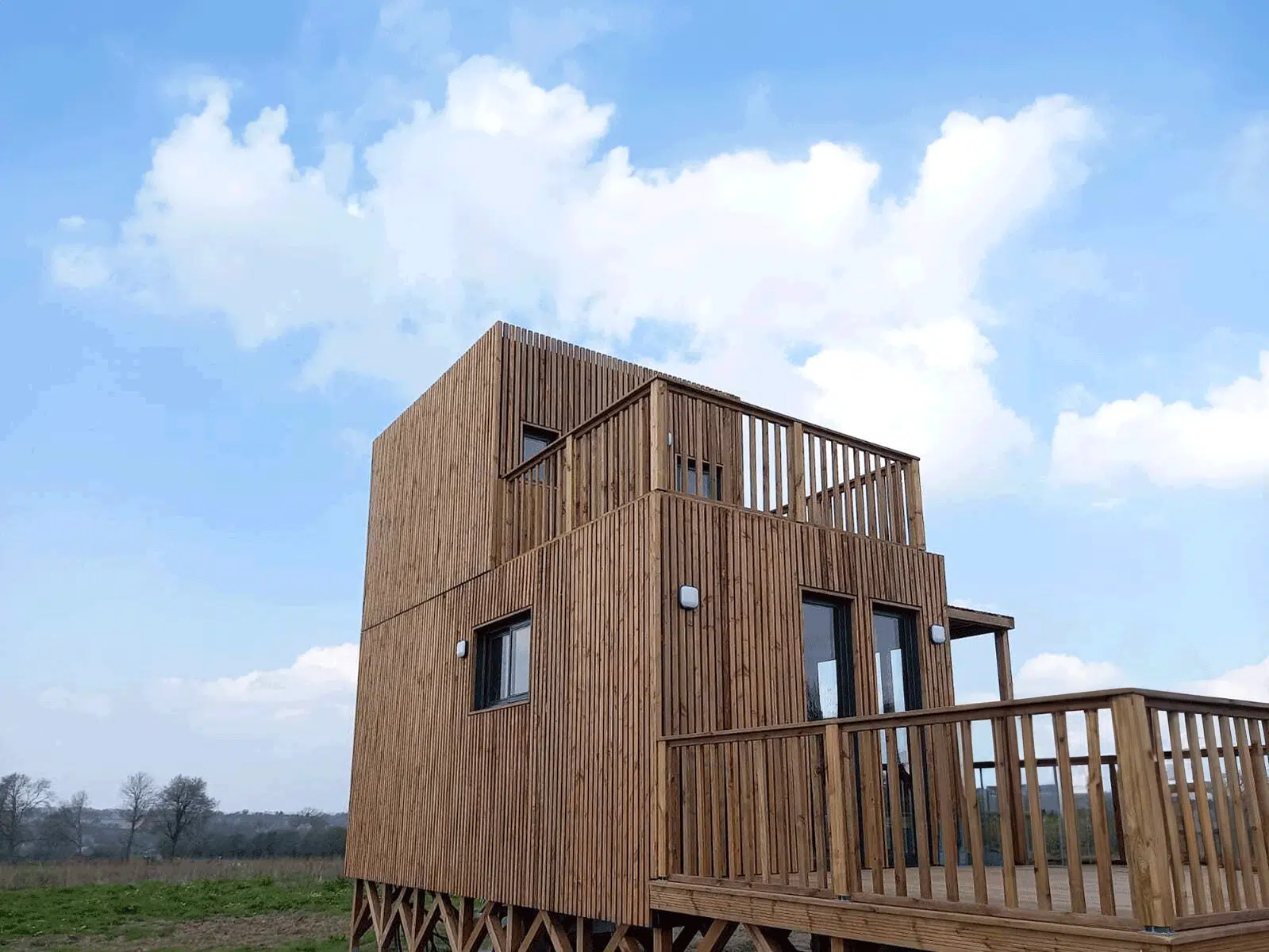 Studio de jardin avec une tropézienne et une extension de terrasse