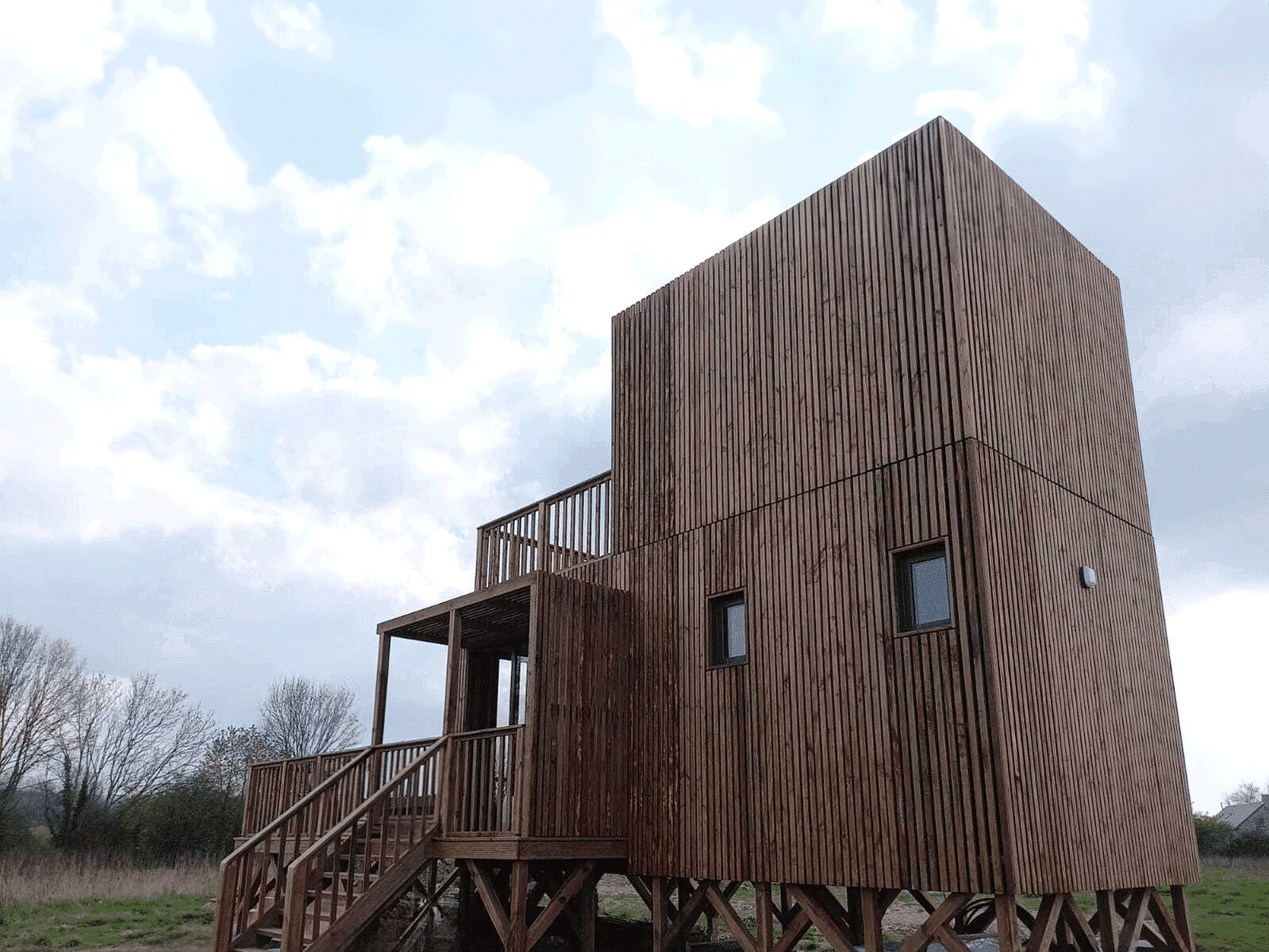 Studio de jardin sur mesure avec une tropézienne et une extension de terrasse
