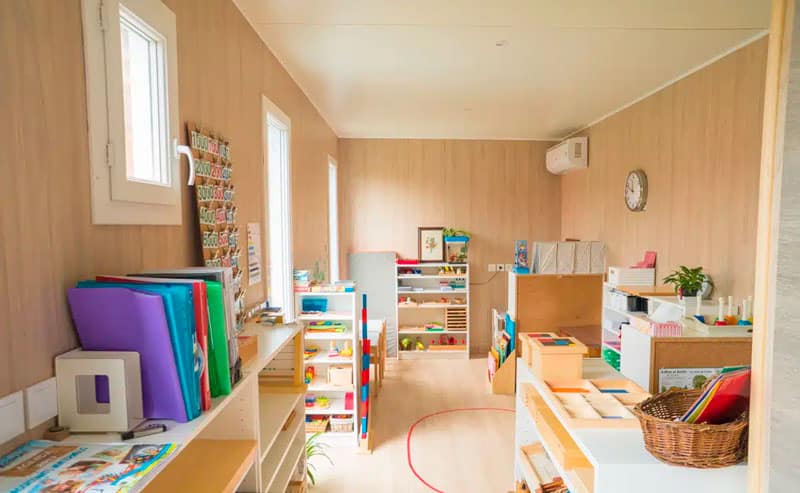 Aménagement intérieur d'une cabane de jeux pour des enfants