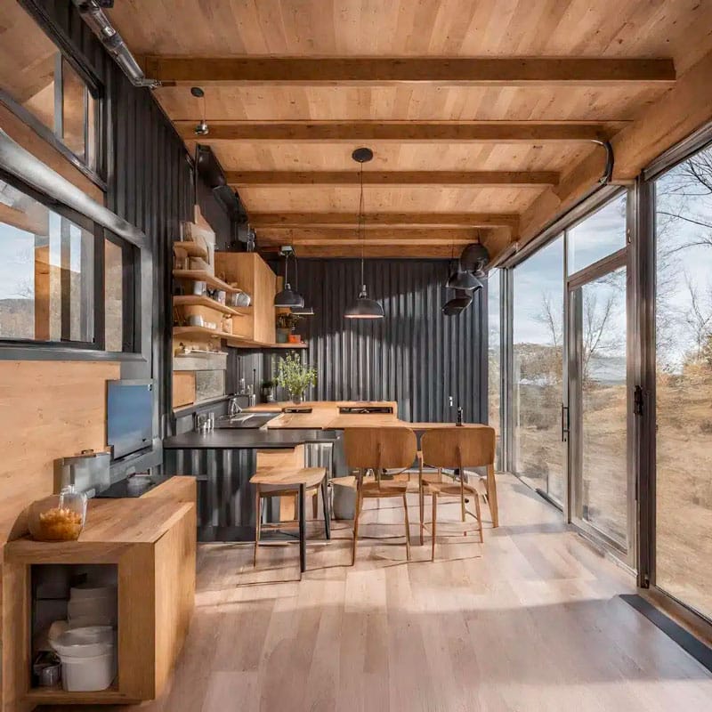 Maison container en bois et en acier