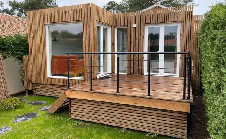 Un studio de jardin de plain-pied avec une terrasse