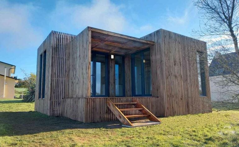 Un studio de jardin en bois avec un bardage 4m