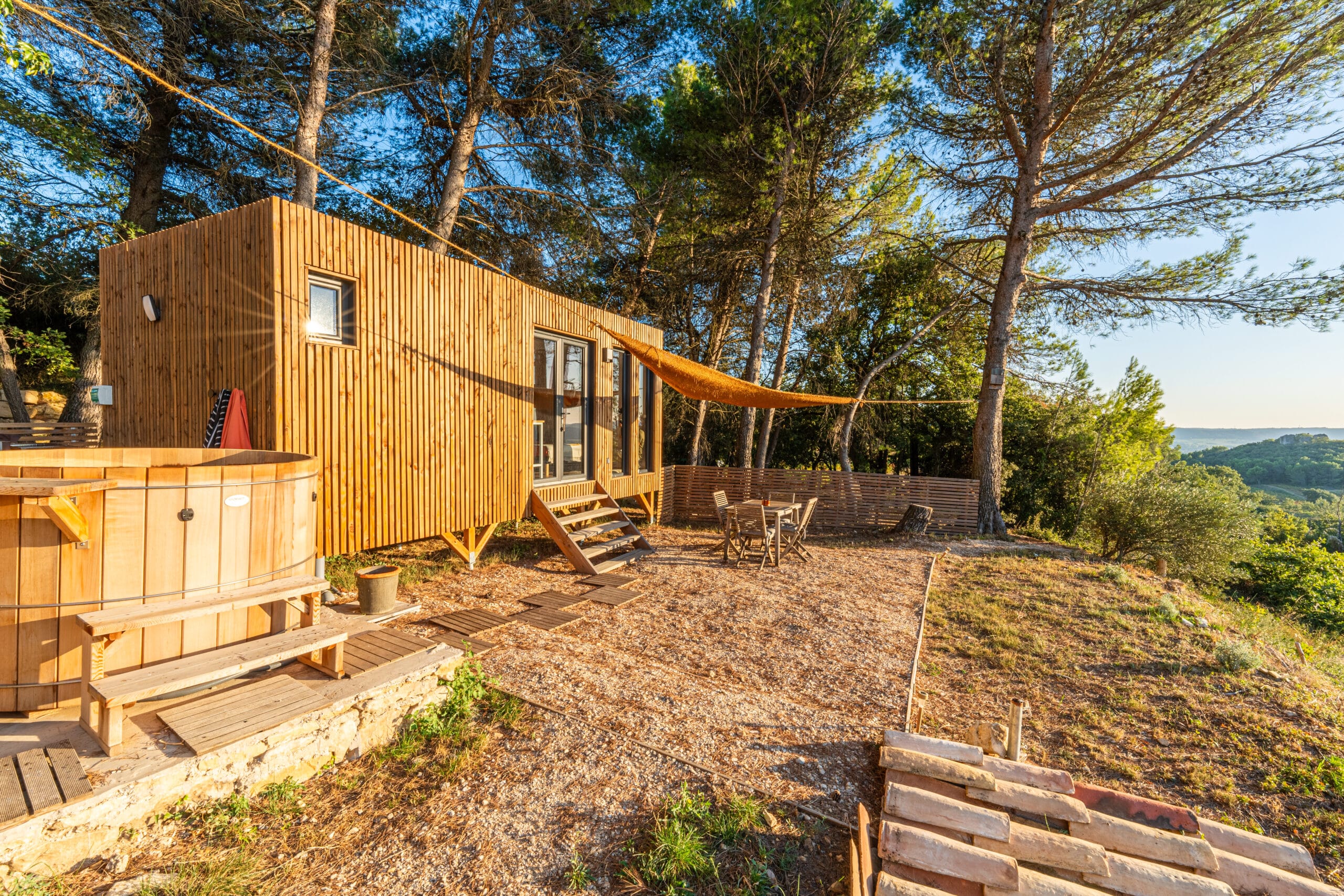 Vue extérieure de profil du studio de jardin de 20 m2