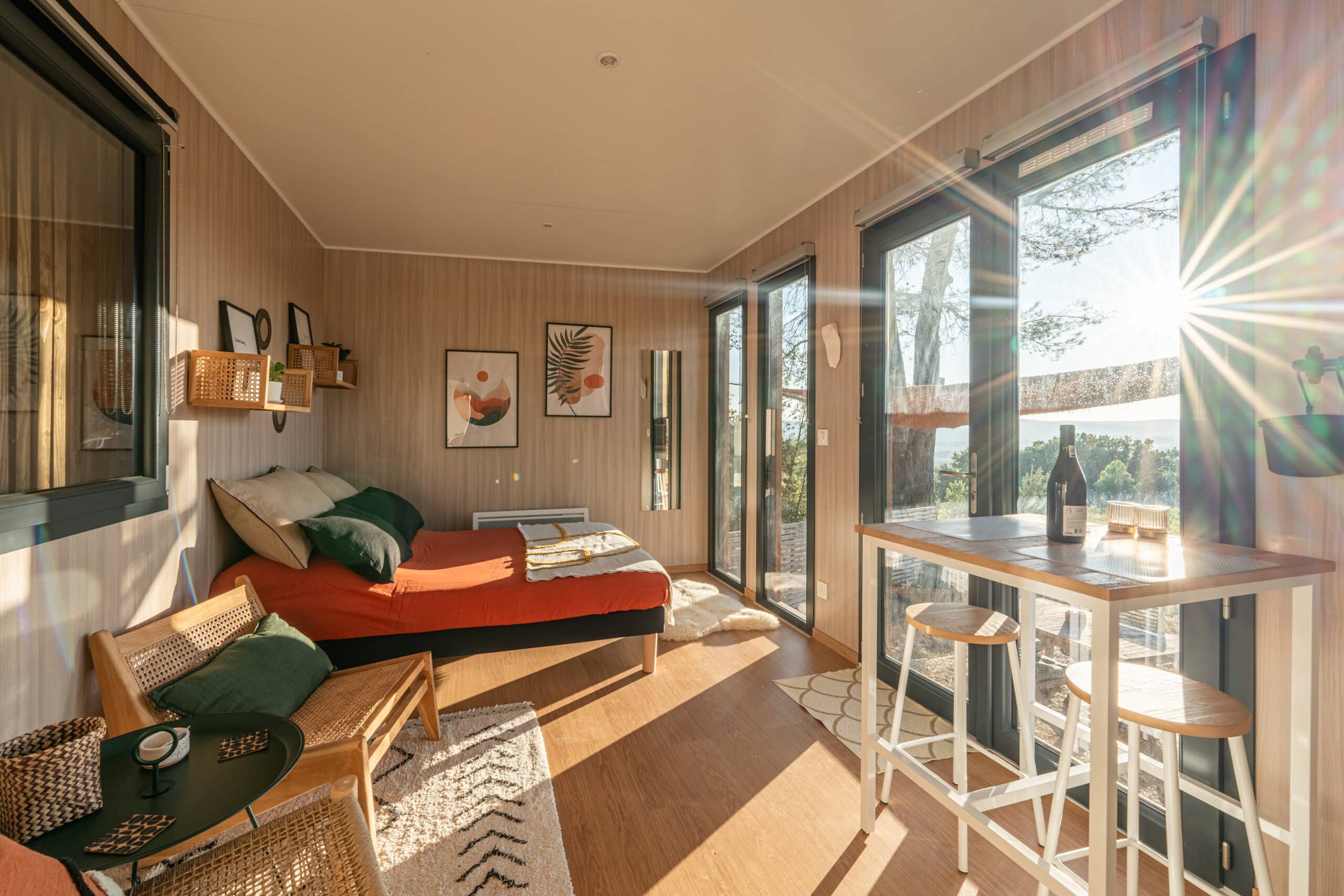 Vue intérieure de la chambre du studio de jardin de 20 m2