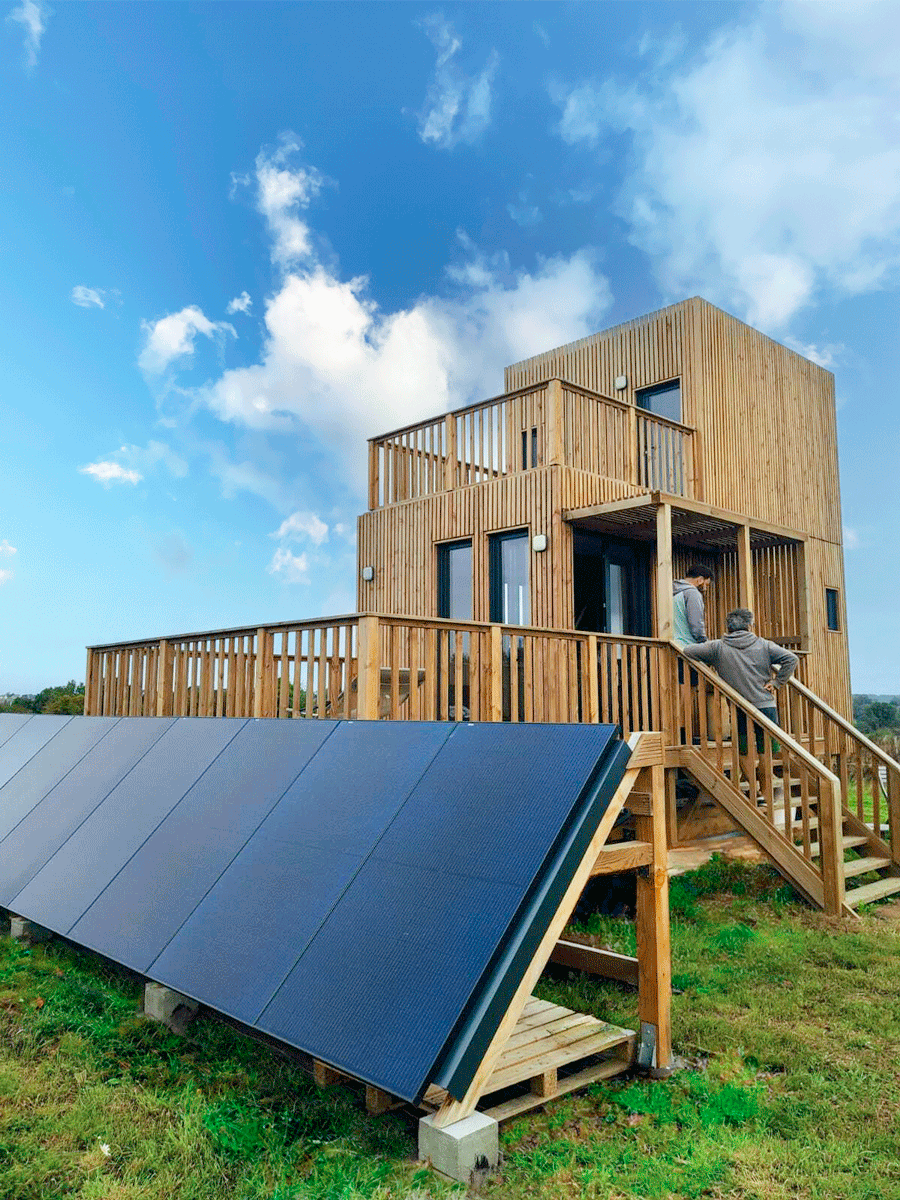 Maison passive avec des panneaux photovoltaïques