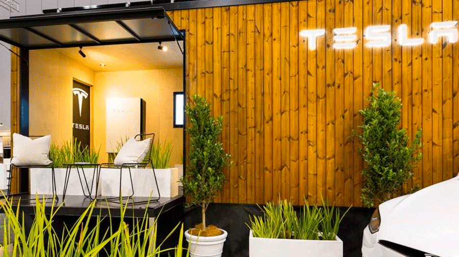 Exposition d'une Tesla Tiny House
