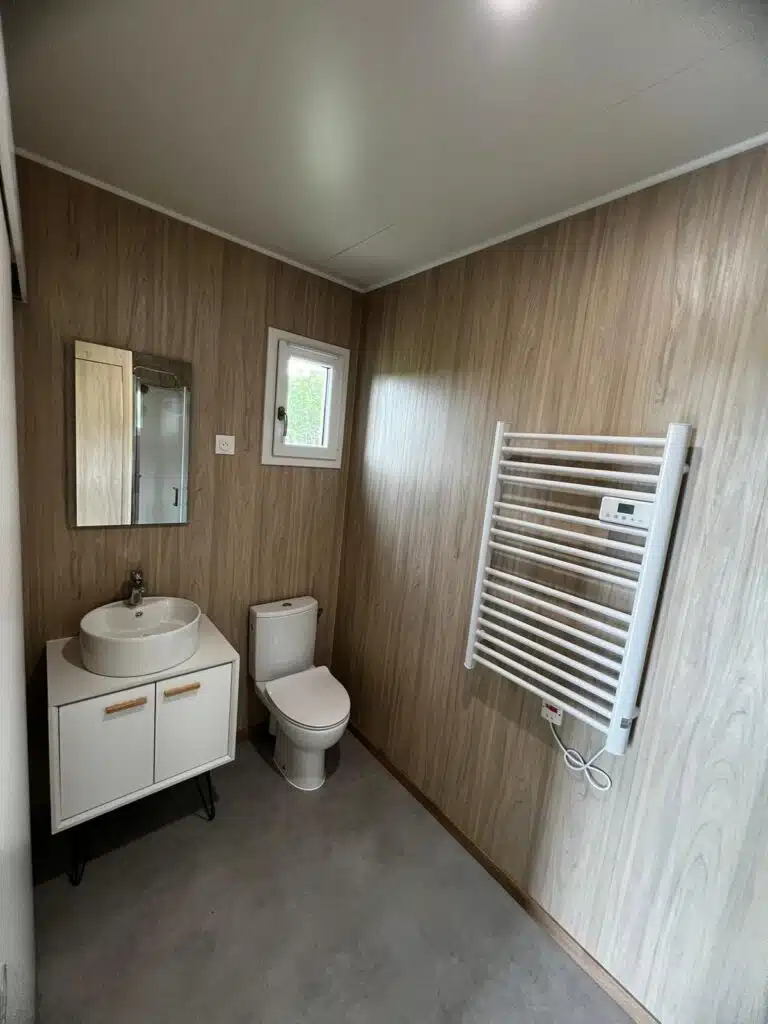 Salle d'eau dans un studio de jardin