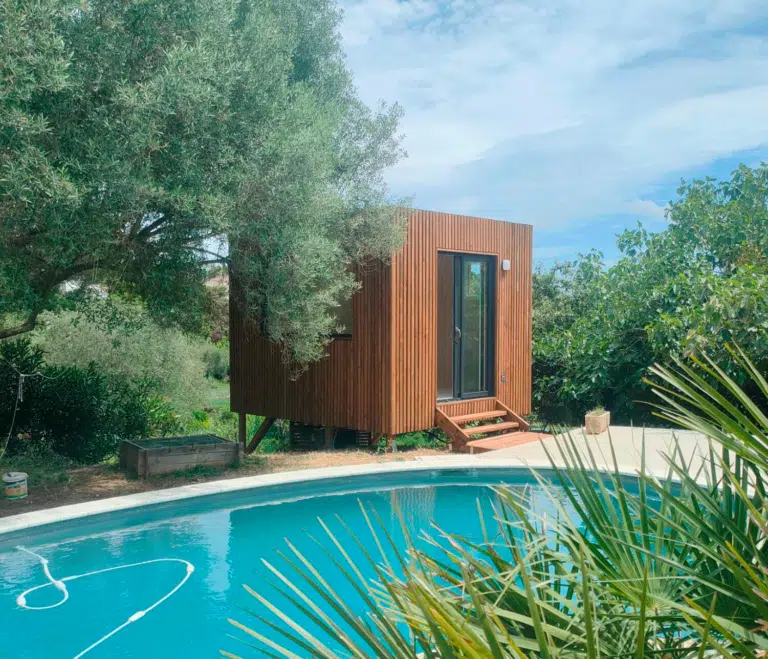 Bureau de jardin en bois