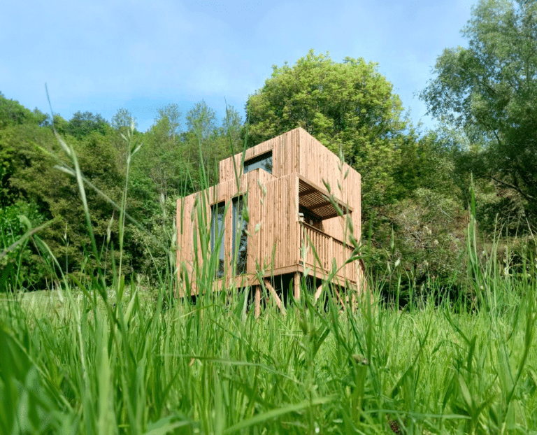 Une tiny house dans un jardin