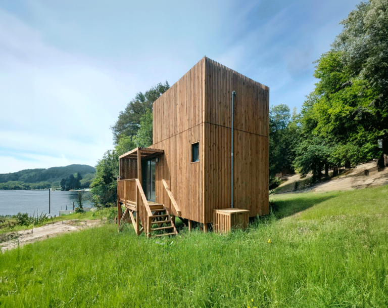 Une Tiny House au bord d'un lac