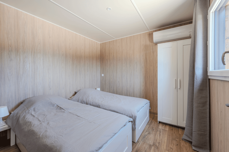 Chambre dans une construction en bois