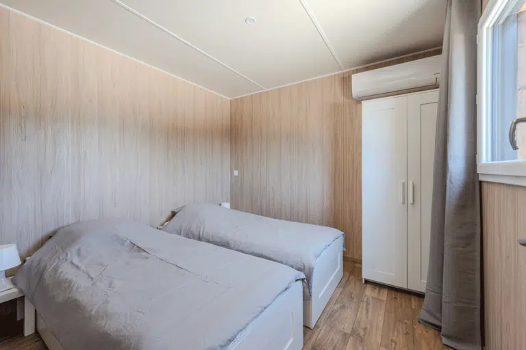 Chambre dans une construction en bois