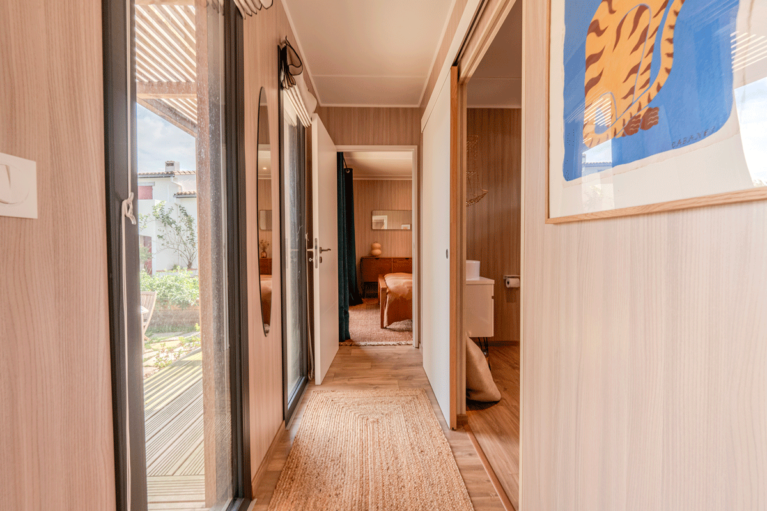 Intérieur d'une maison en bois