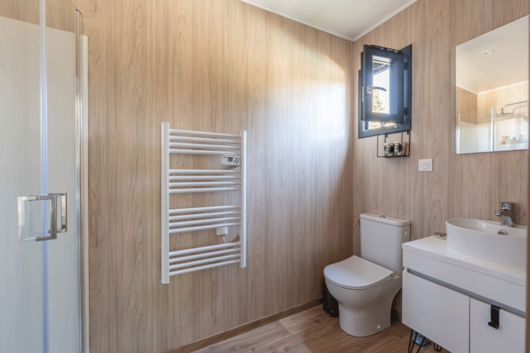 Salle de bain dans une construction bois